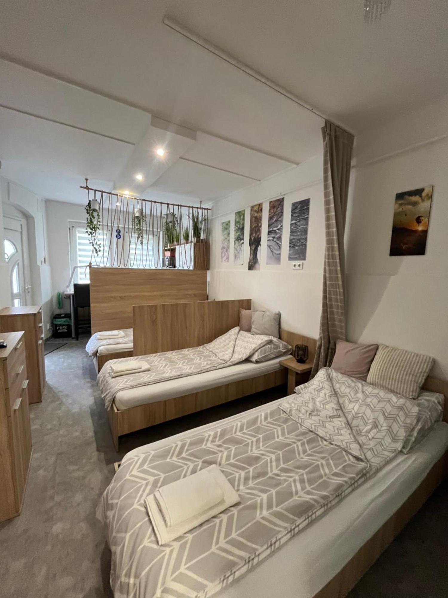Jobarat Szallashely Szeged Bagian luar foto